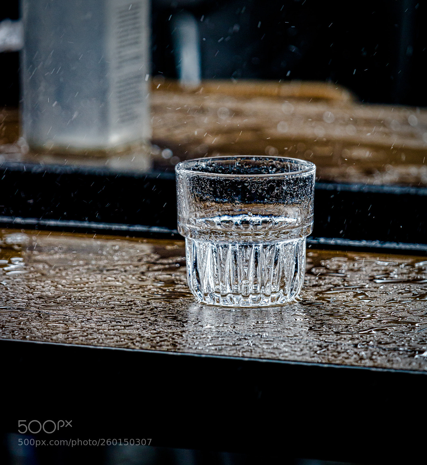 Canon EOS 750D (EOS Rebel T6i / EOS Kiss X8i) sample photo. Left in the rain photography