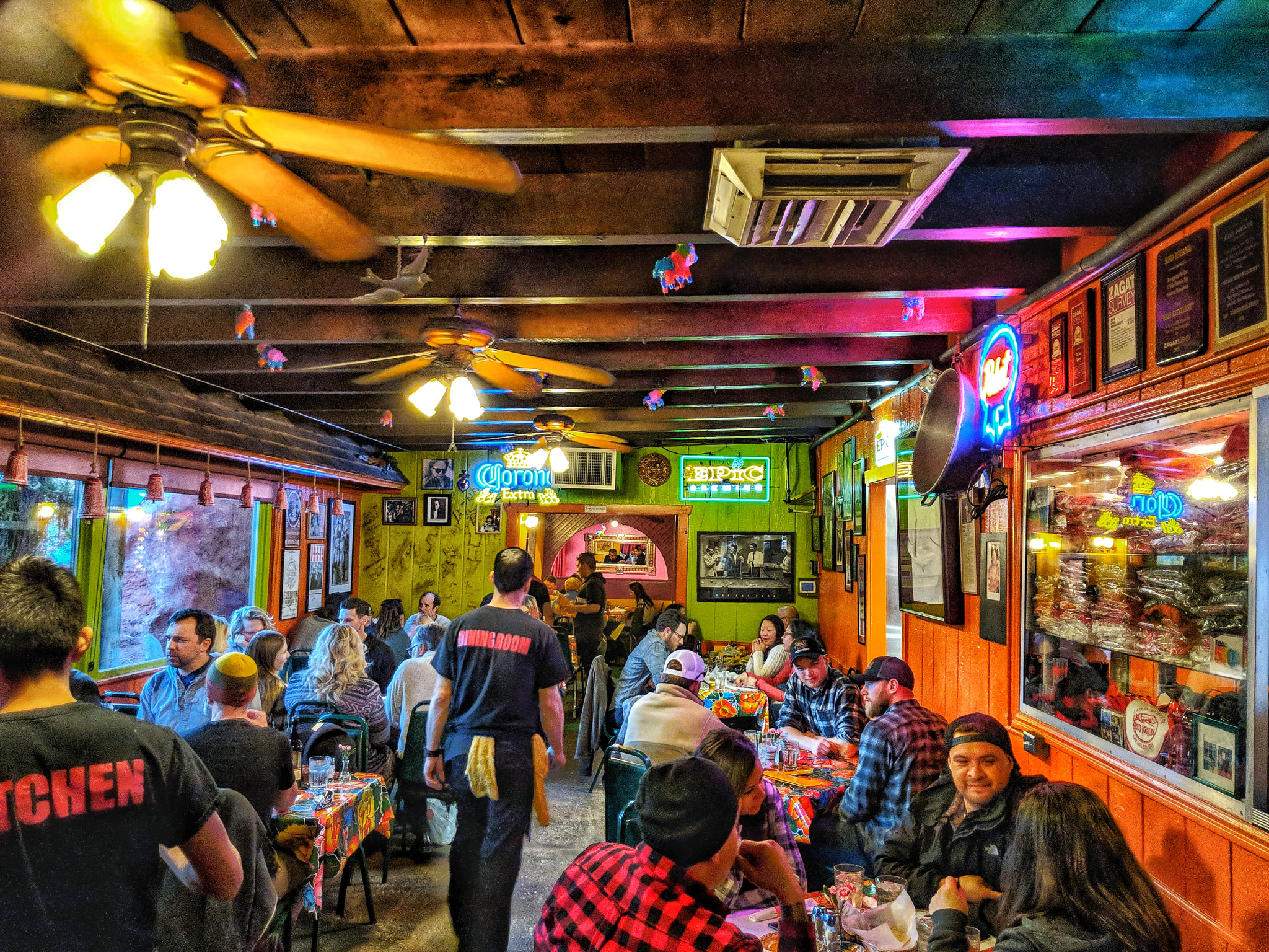 Google Pixel 2 XL sample photo. Red iguana restaurant photography