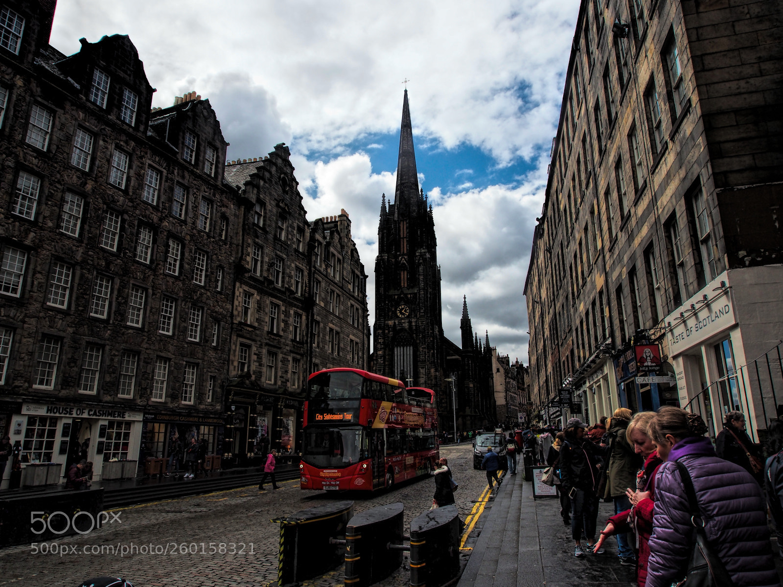 Olympus OM-D E-M5 sample photo. Royal mile photography