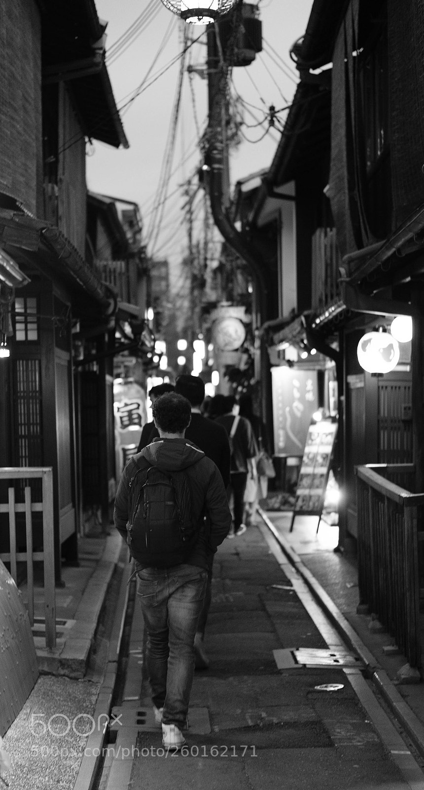 Fujifilm X-E3 sample photo. Alley walk photography