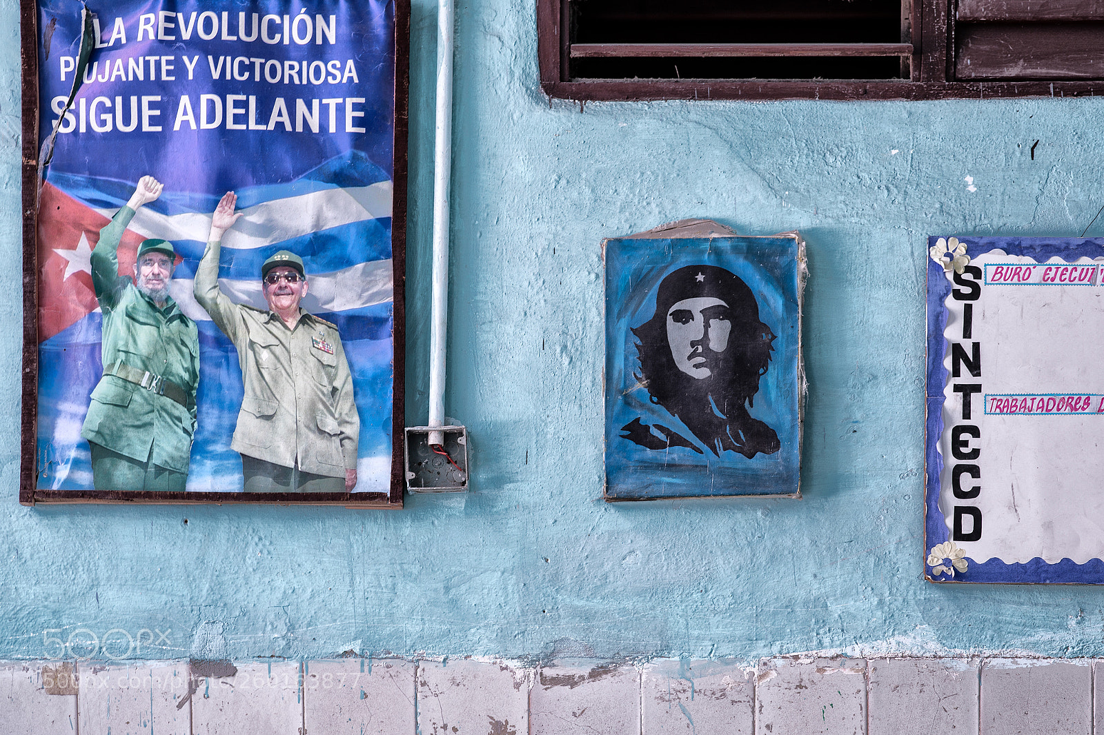 Canon EOS 5D Mark IV sample photo. Wall in a public photography