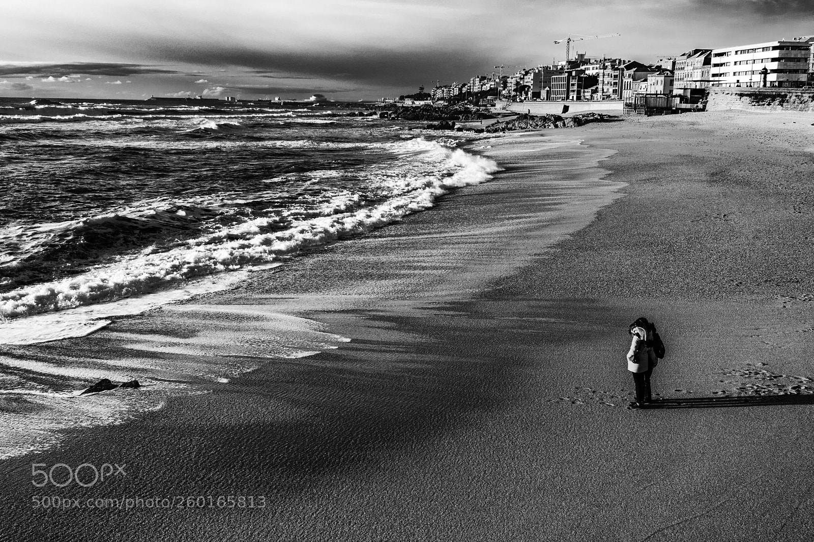 Canon EOS 80D sample photo. Glimpsing the sea photography