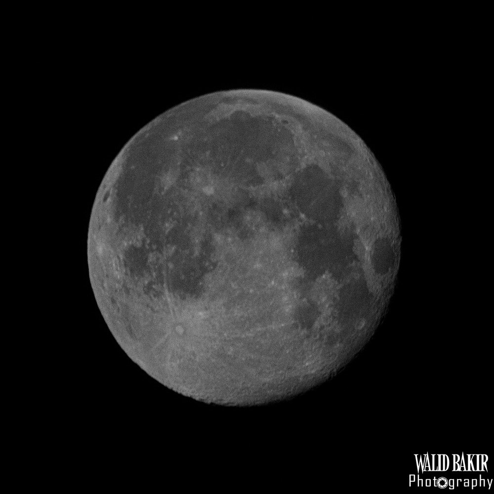 Nikon D7200 + Sigma 70-300mm F4-5.6 APO DG Macro sample photo. Moon photography