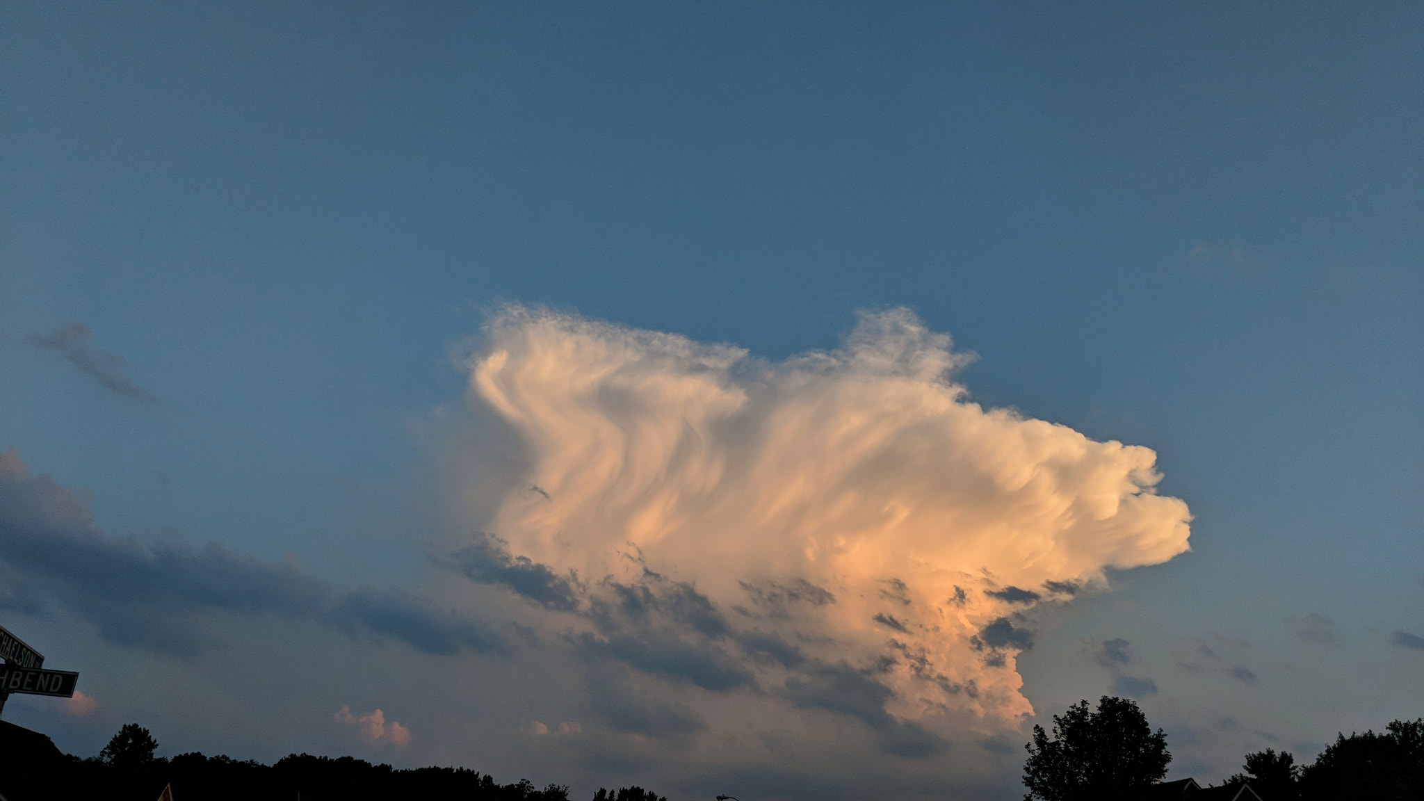 Google Pixel 2 XL sample photo. Creeping dusk photography