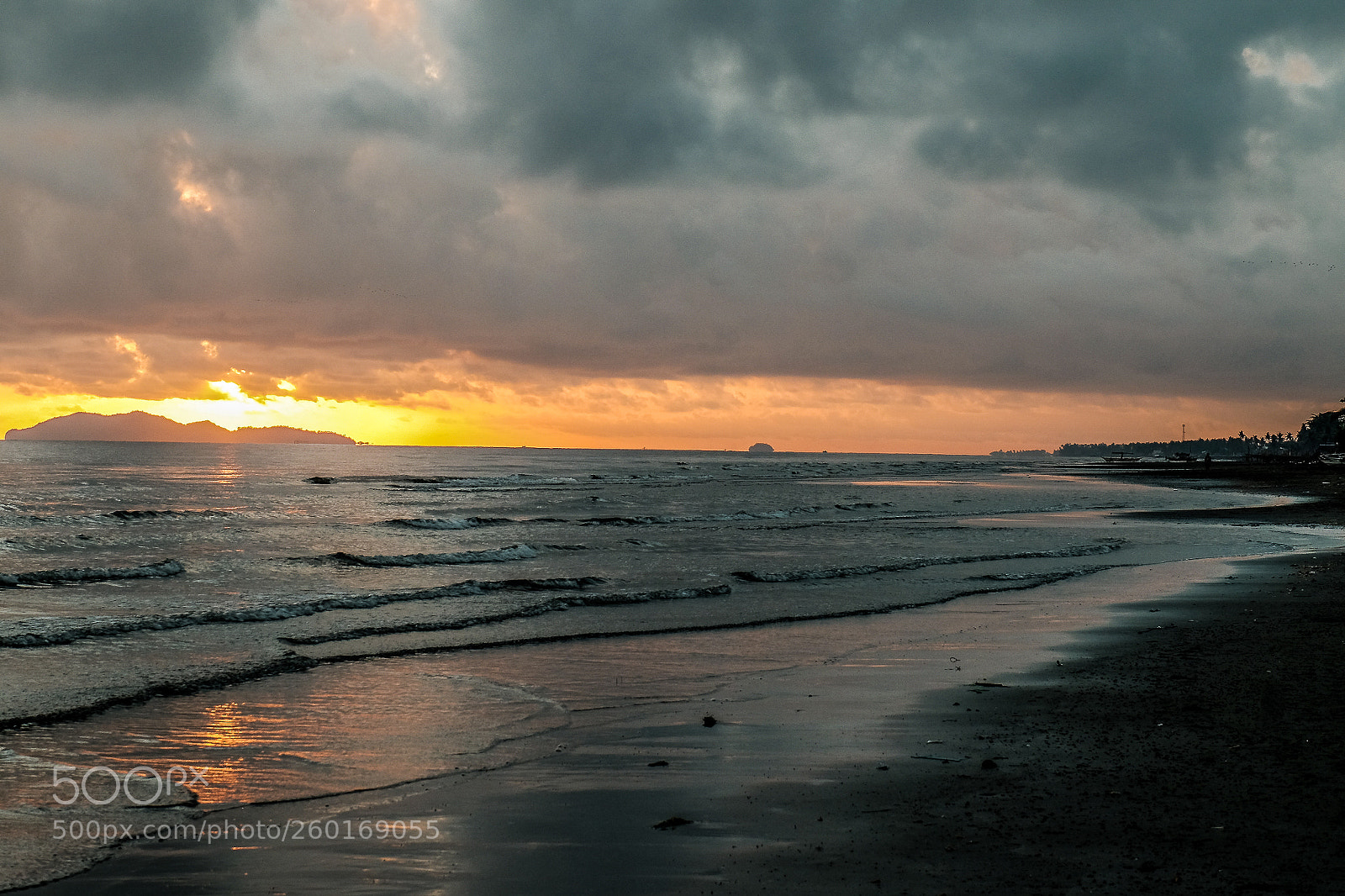 Fujifilm X-T10 sample photo. Sunrise below the clouds photography
