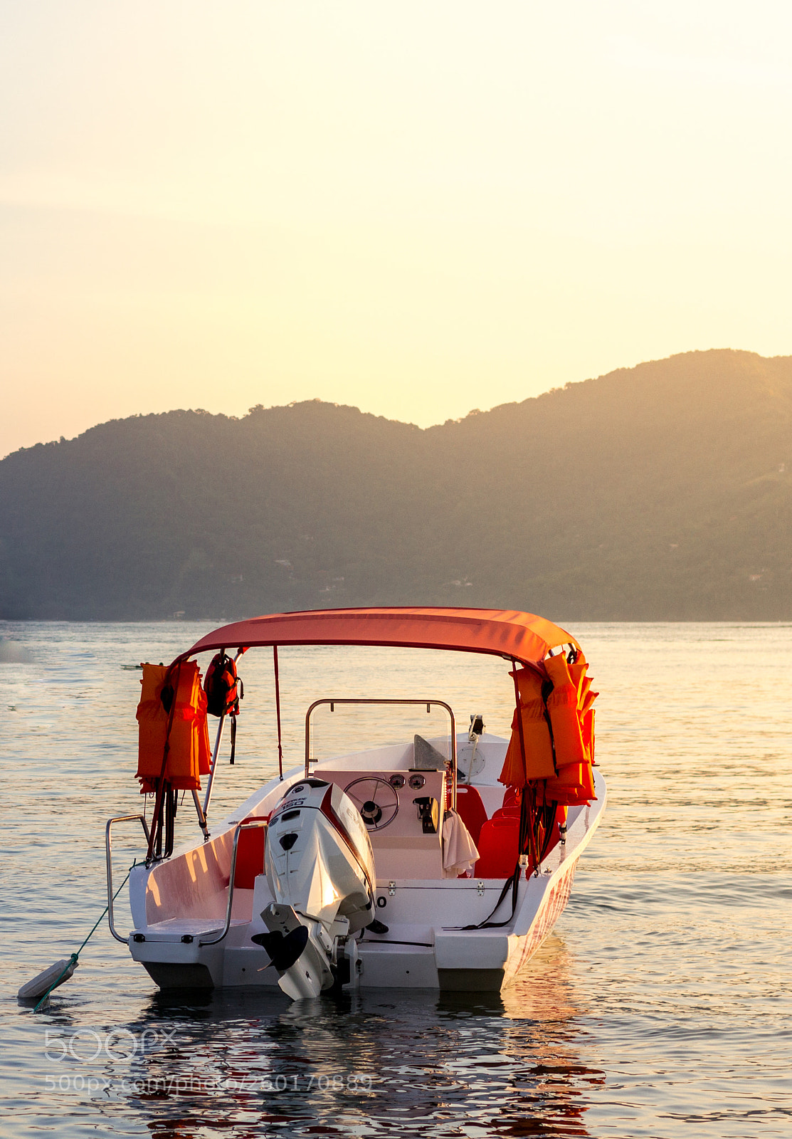 Canon EOS 1200D (EOS Rebel T5 / EOS Kiss X70 / EOS Hi) sample photo. A lonely boat photography