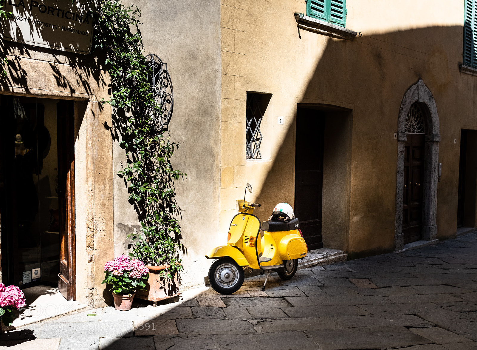 Fujifilm X-T2 sample photo. Vespa photography