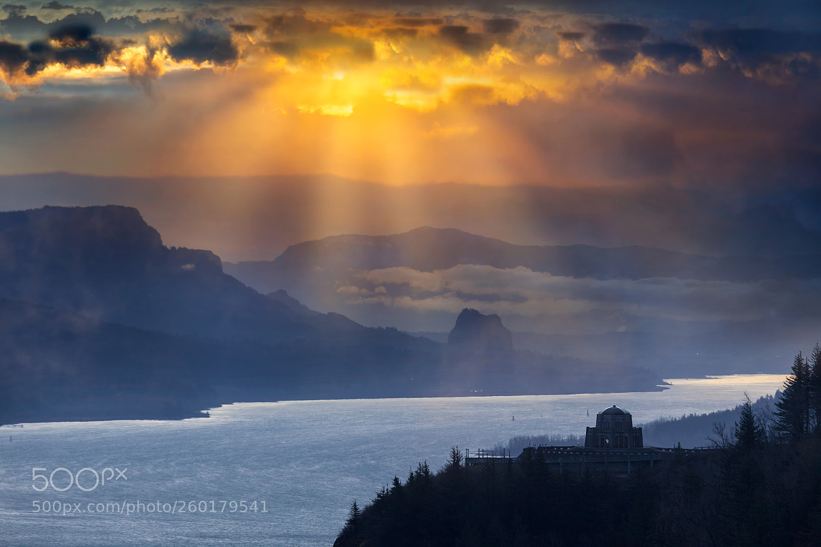 Canon EOS 5D Mark II sample photo. Sun rays over columbia photography