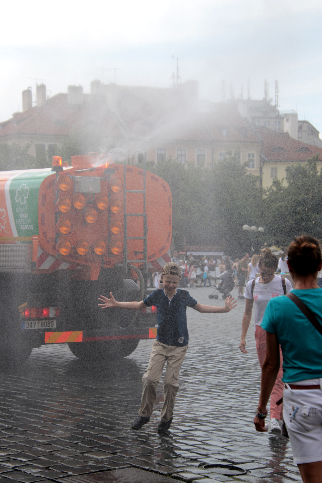 Canon EOS 80D + Canon EF 300mm F2.8L IS II USM sample photo. Prague / praha - may 2018 photography