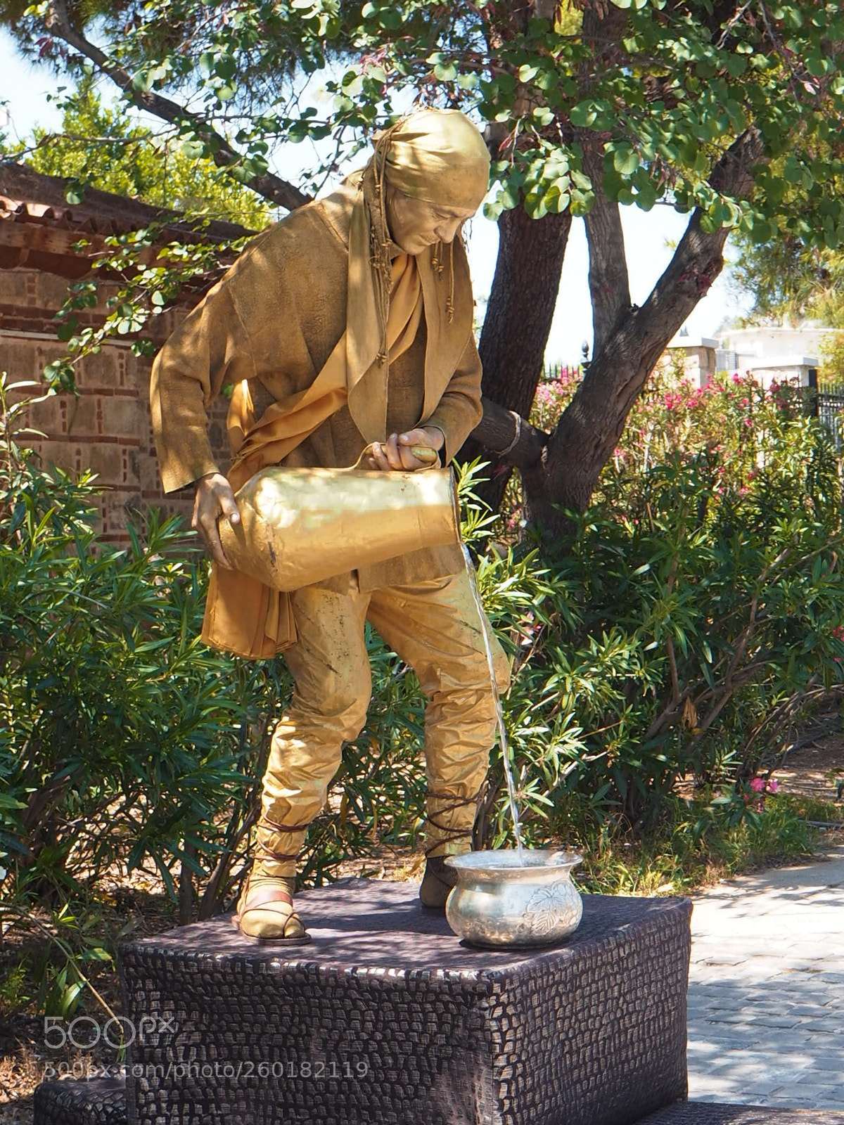 Olympus OM-D E-M10 II sample photo. Street performer photography