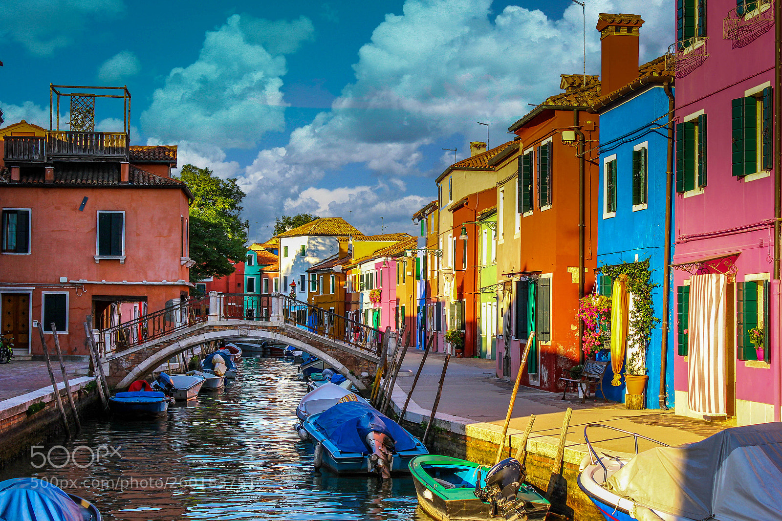 Canon EOS 550D (EOS Rebel T2i / EOS Kiss X4) sample photo. Burano on a cloudy photography