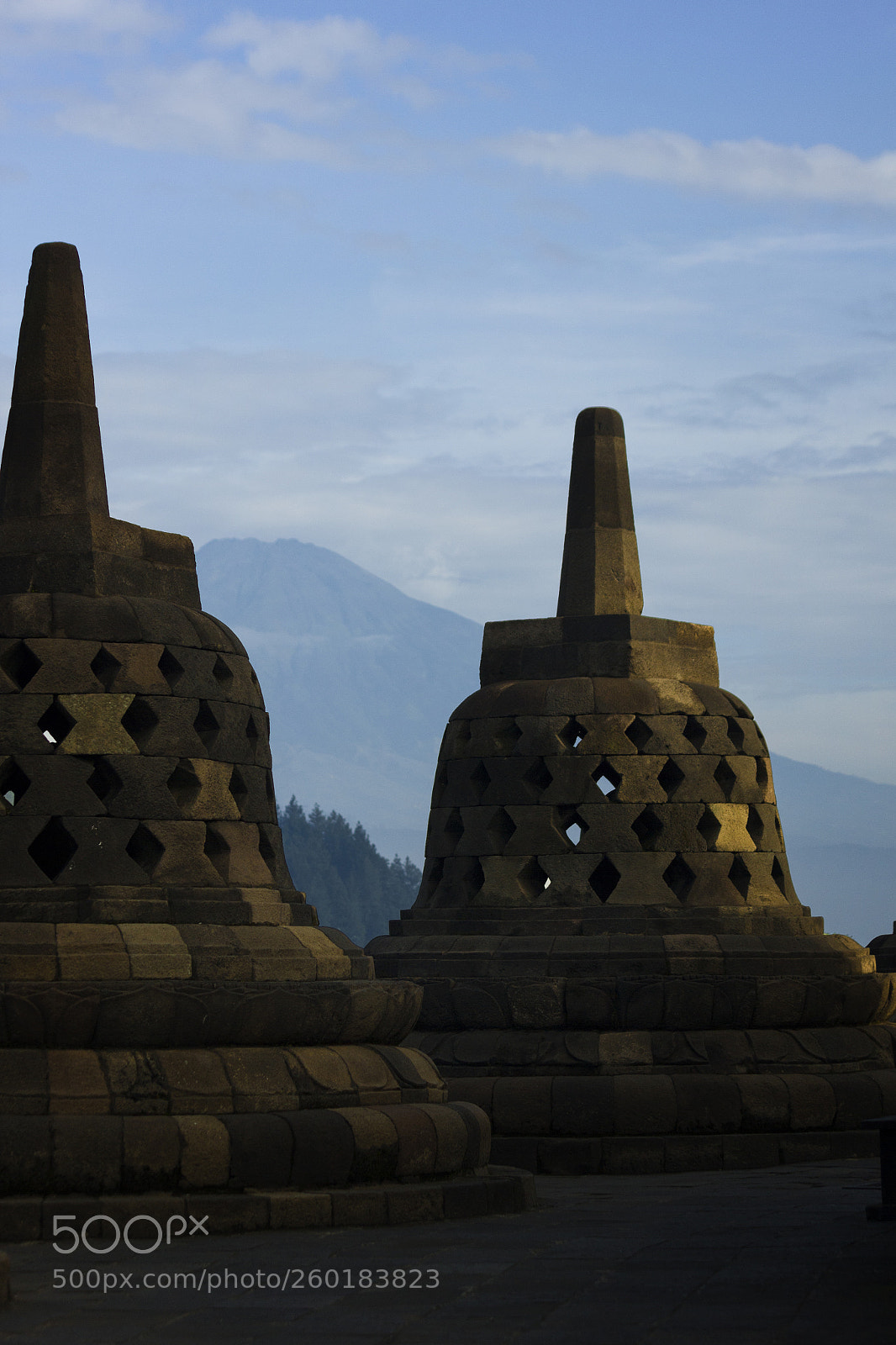 Canon EOS 550D (EOS Rebel T2i / EOS Kiss X4) sample photo. Borobudur photography