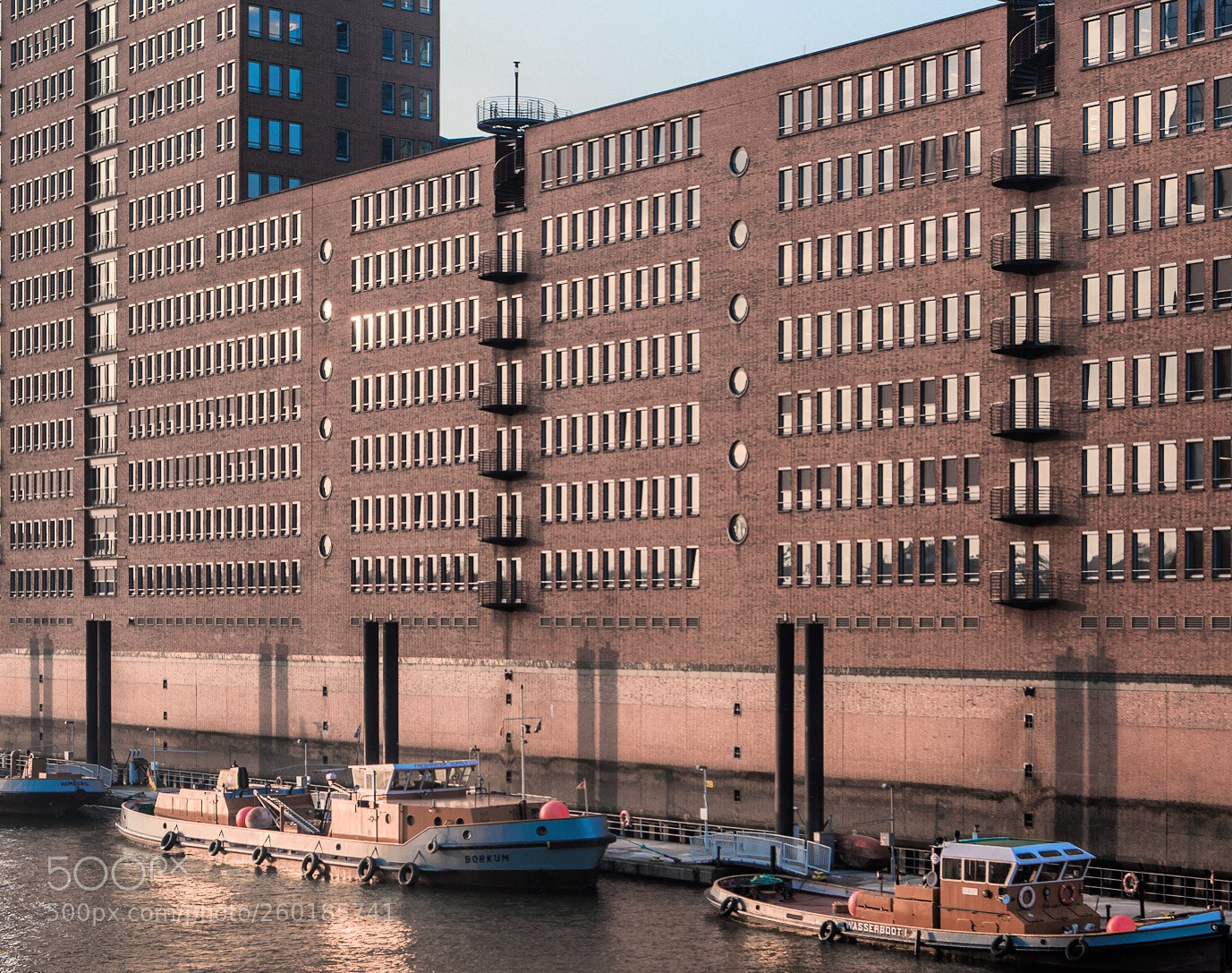 Canon EOS 5D Mark IV sample photo. Windows - hamburg version photography