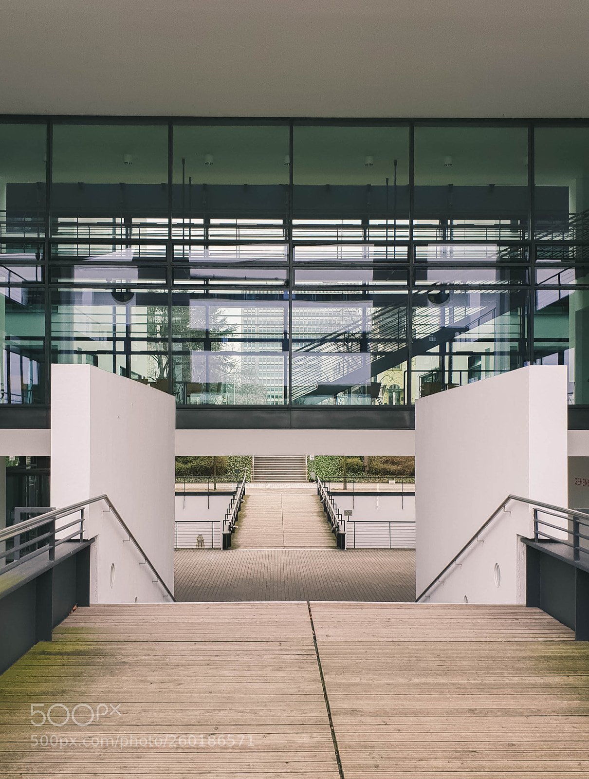 Samsung Galaxy S9+ sample photo. World conference center bonn photography