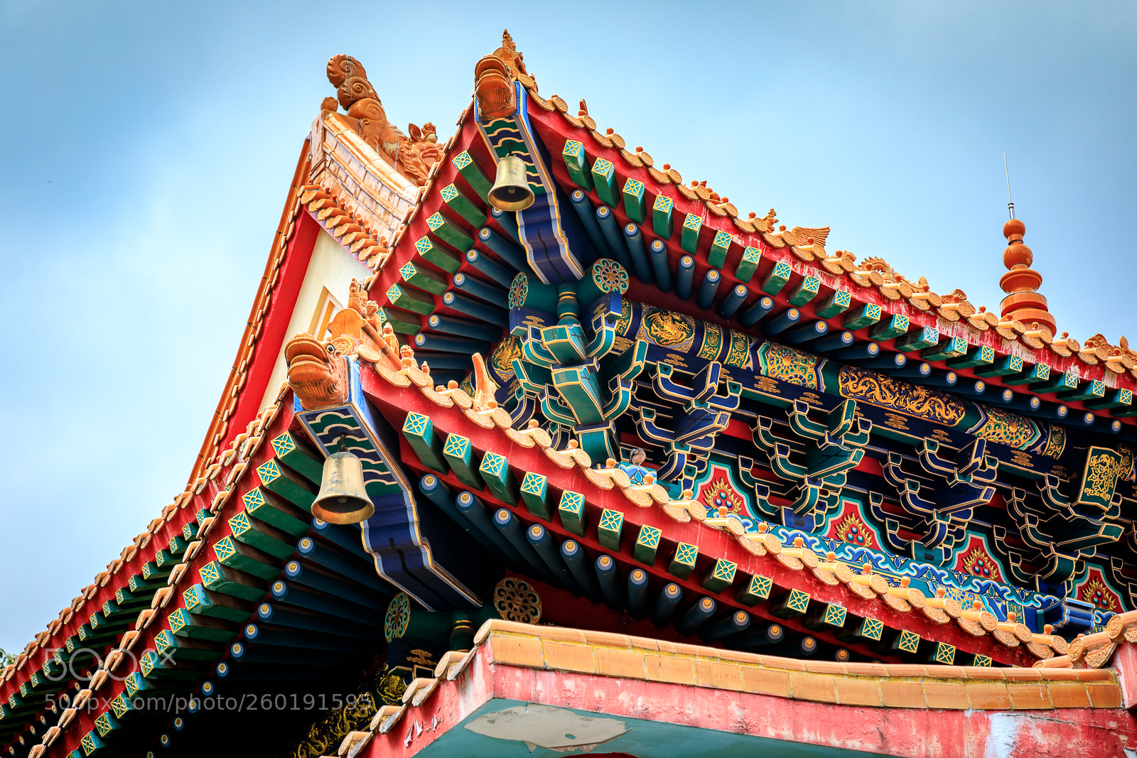 Canon EOS 5D Mark IV sample photo. Dach eines tempels in photography