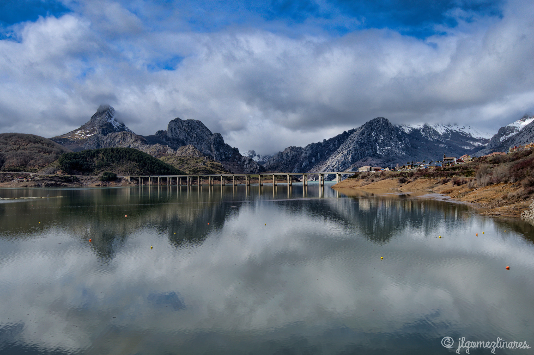 Nikon AF-S Nikkor 16-35mm F4G ED VR sample photo. Riaño, leon photography