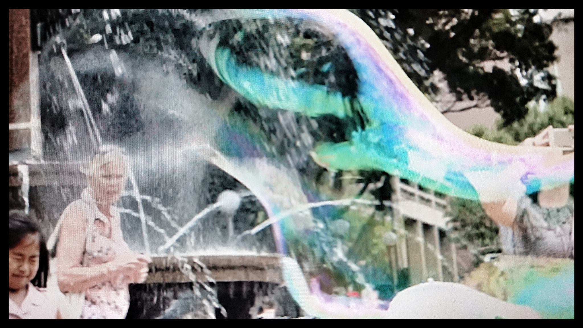 Sony Xperia XZ Premium sample photo. Popmixer. bubble surprise with a splash.. photography