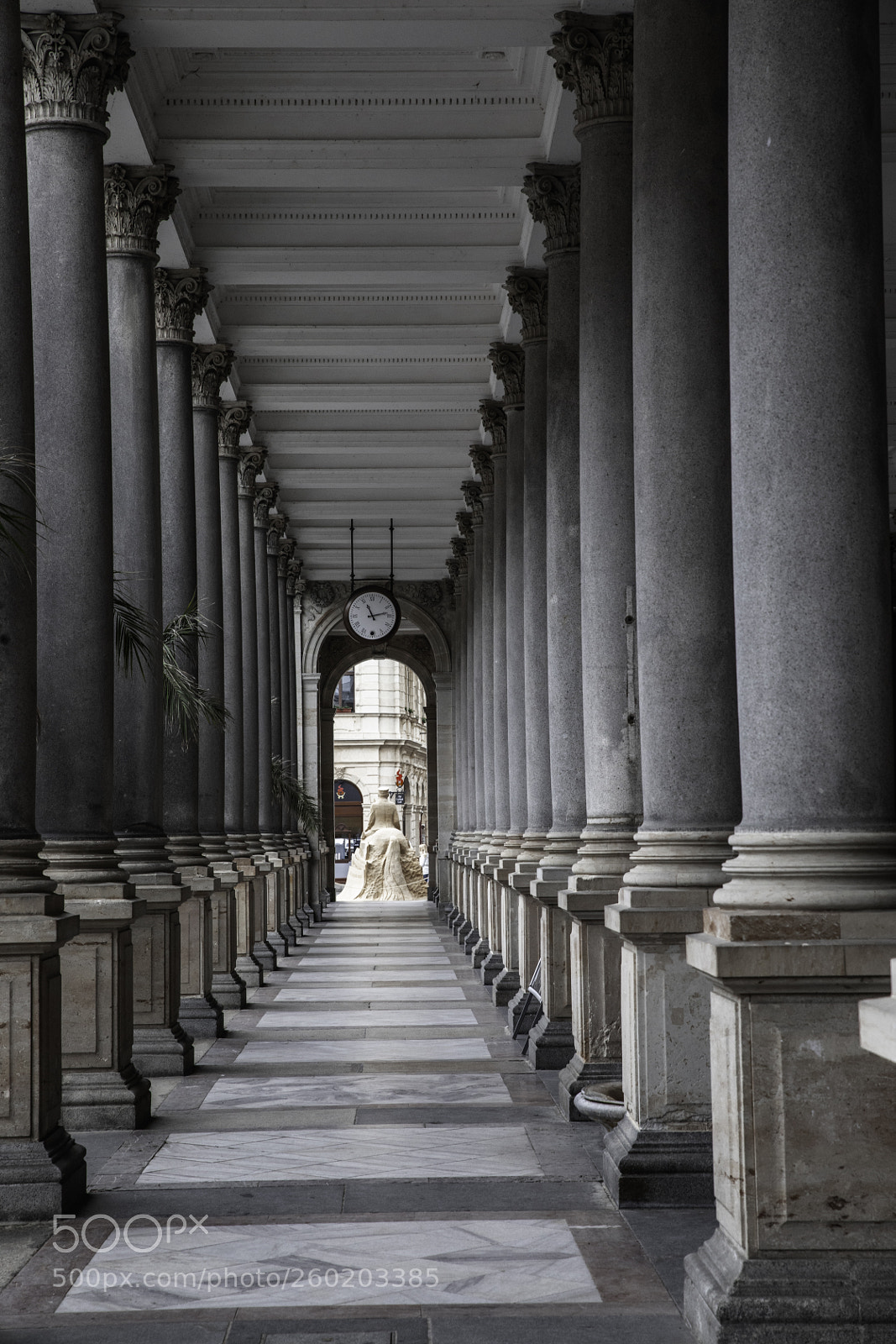 Canon EOS 5D Mark IV sample photo. Columns photography
