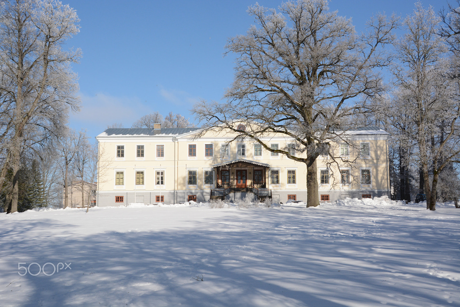 Sigma 18-250mm F3.5-6.3 DC Macro OS HSM sample photo. Mansion in deep winter photography
