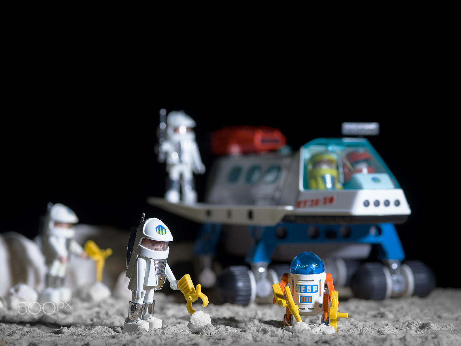 Pentax 645Z sample photo. Playmobil astronauts photography