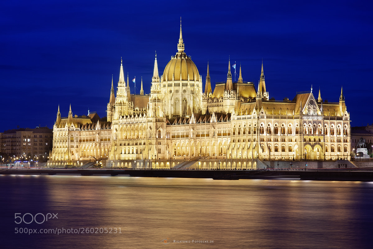 Canon EOS 5D Mark II sample photo. Hungarian parliament building photography
