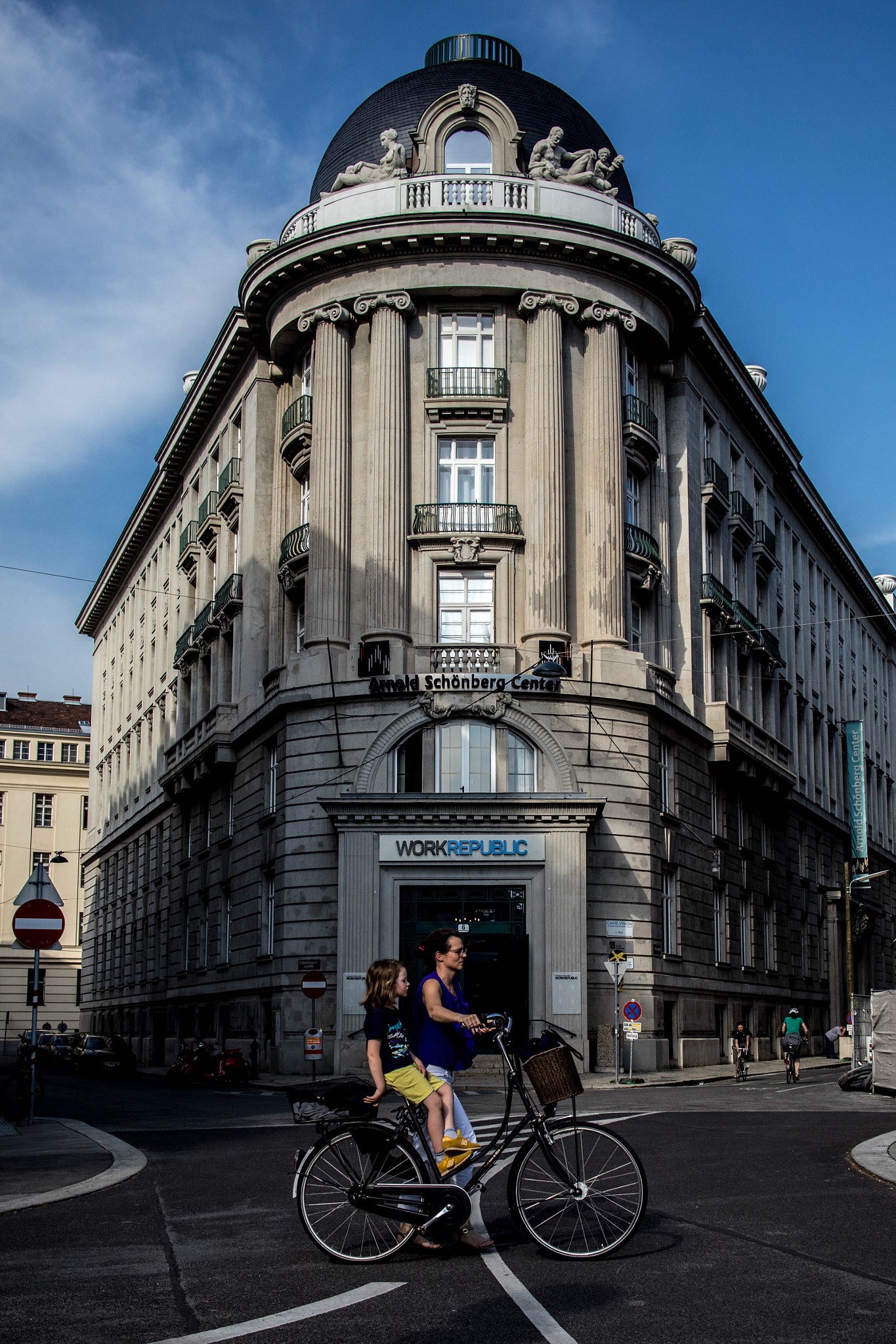 Canon EOS M6 sample photo. The neo classical palais fanto from 1917/1918 next to schwarzenberg square in vienna. photography