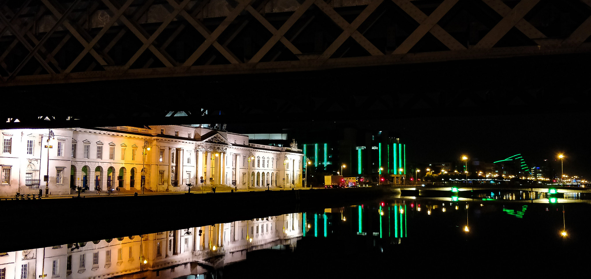 OnePlus 5T sample photo. Late night view from butt bridge photography