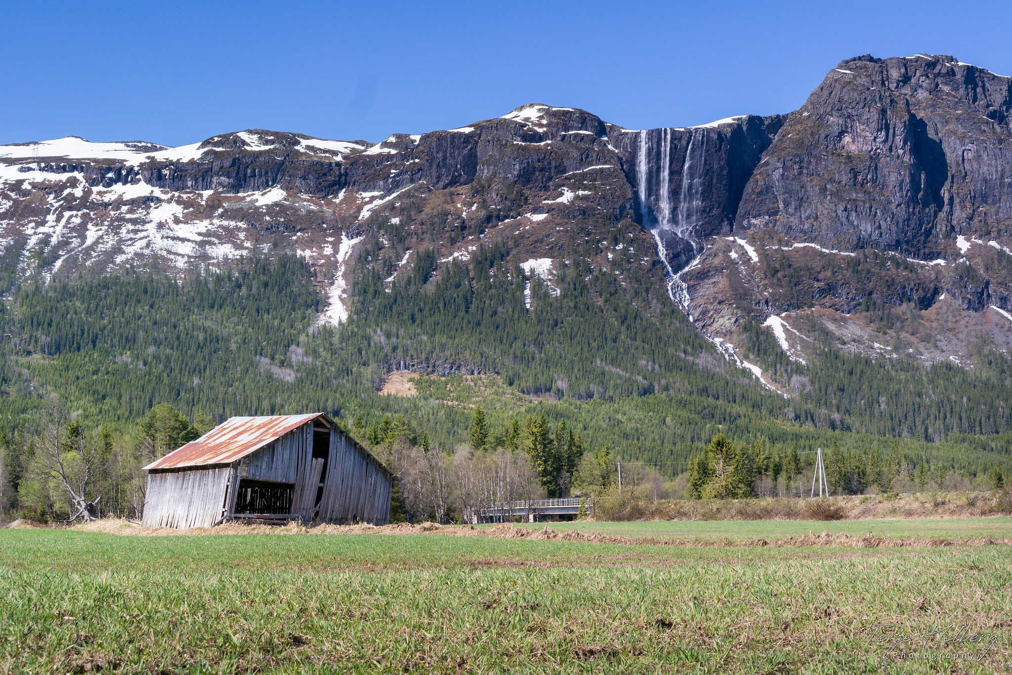 Samsung NX30 sample photo. "the old barn" photography