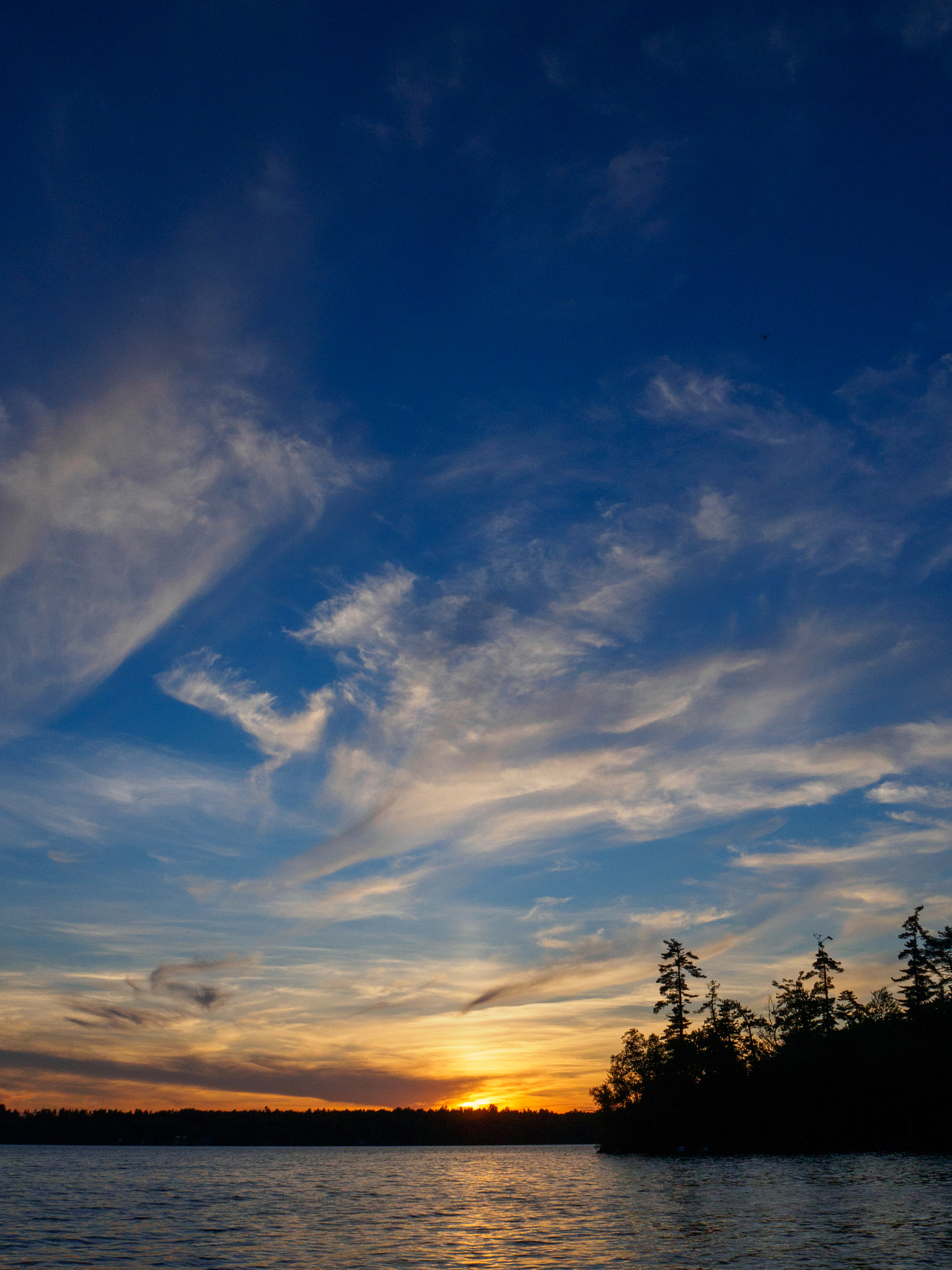 Olympus OM-D E-M10 III sample photo. Blue sky sunset over the lake photography