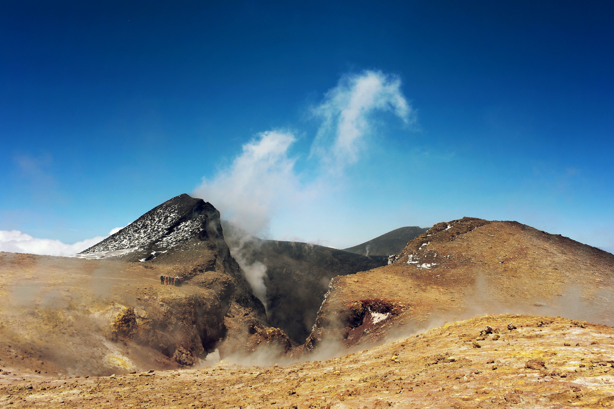 Samsung NX500 sample photo. Smoking mountain photography