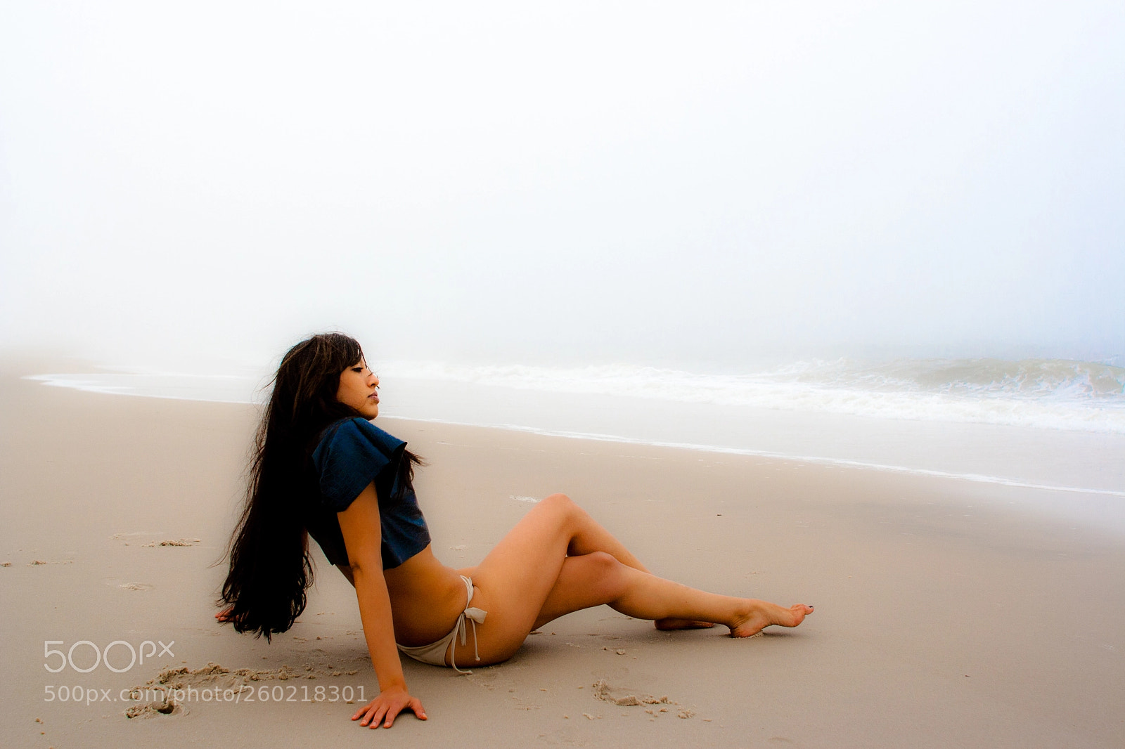 Canon EOS 350D (EOS Digital Rebel XT / EOS Kiss Digital N) sample photo. Model in the fog photography