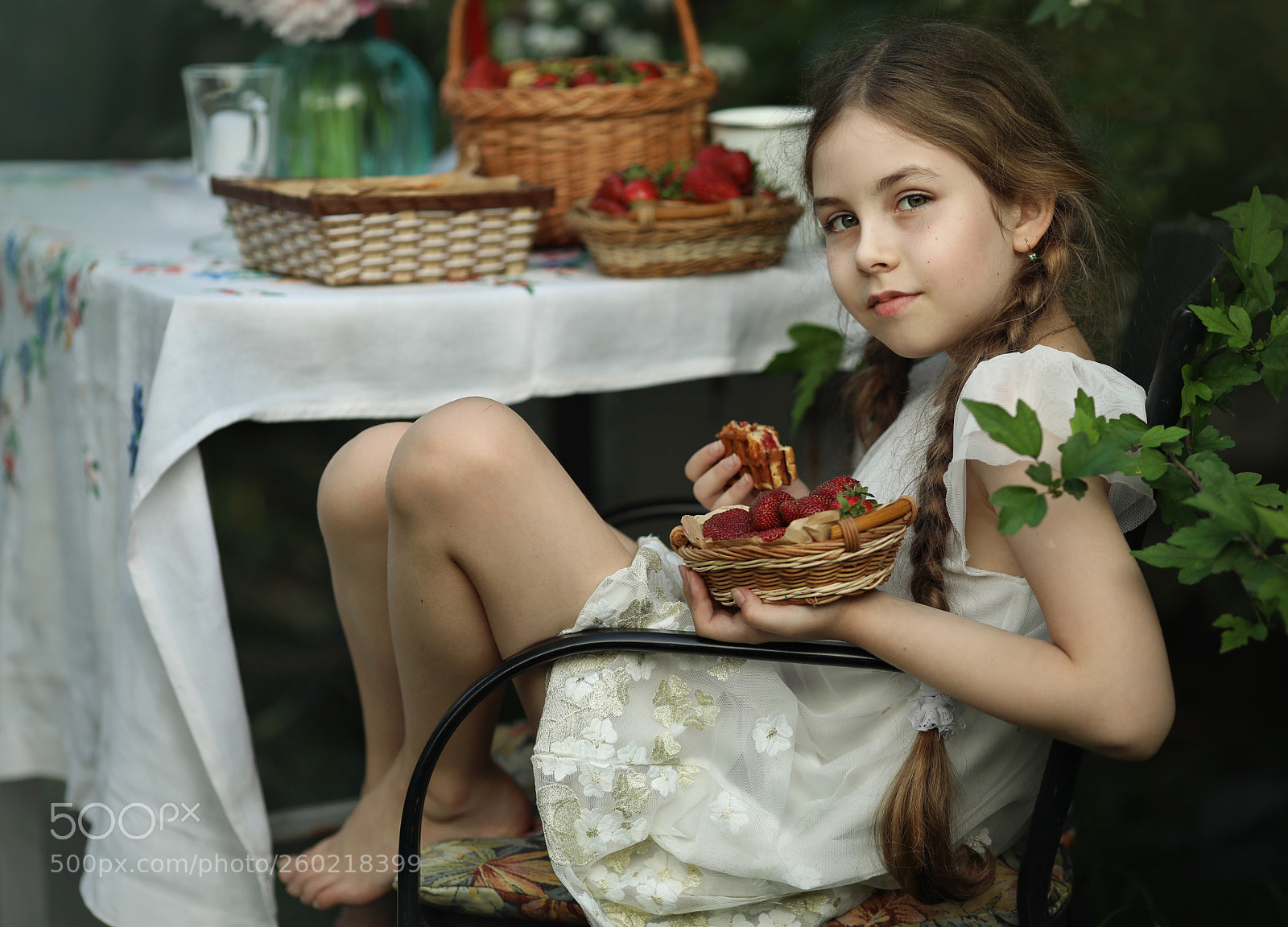 Canon EOS 5D Mark IV sample photo. Dinner in the garden. photography