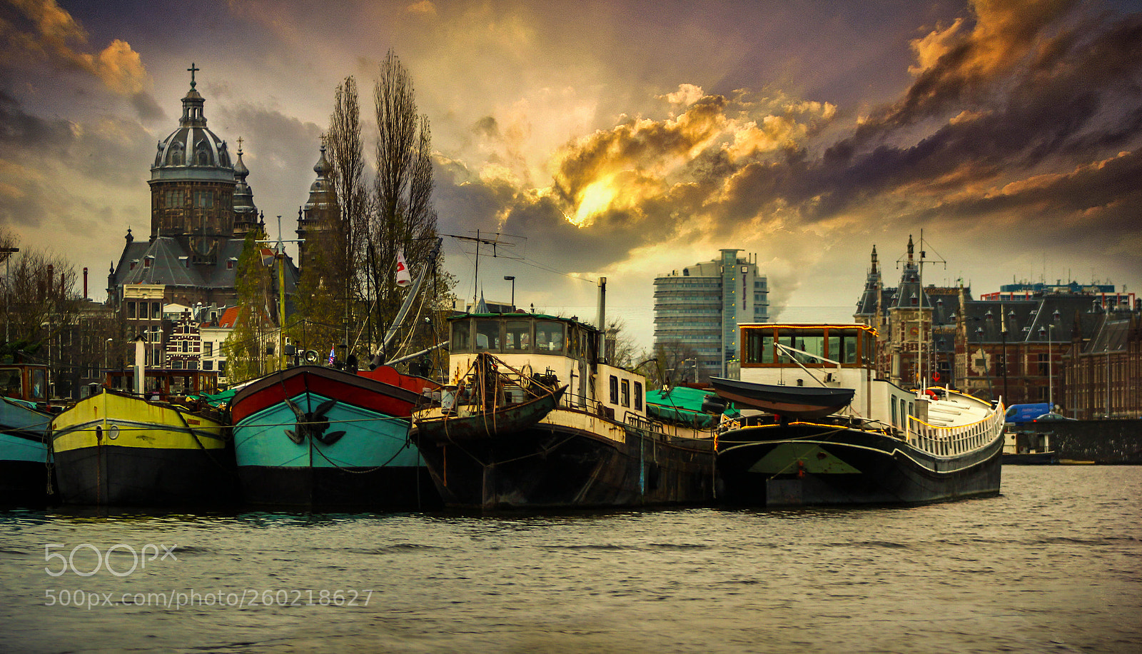 Canon EOS 550D (EOS Rebel T2i / EOS Kiss X4) sample photo. Canal and boats at photography