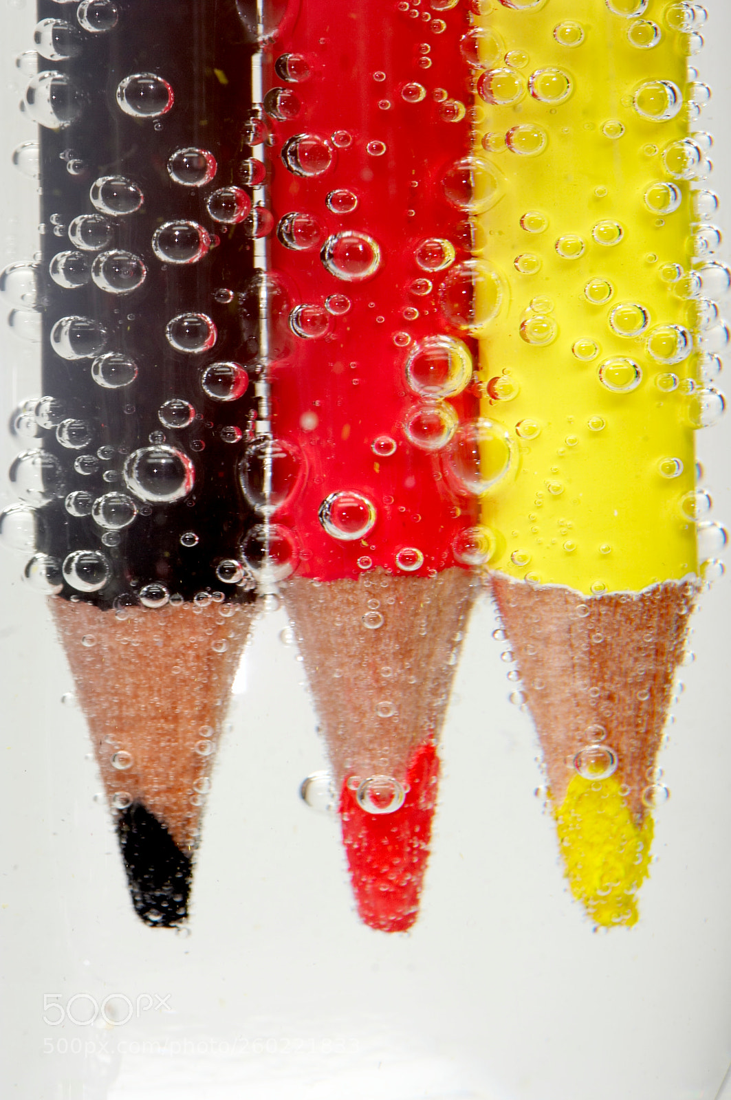 Canon EOS 350D (EOS Digital Rebel XT / EOS Kiss Digital N) sample photo. Colorful pencil under water photography