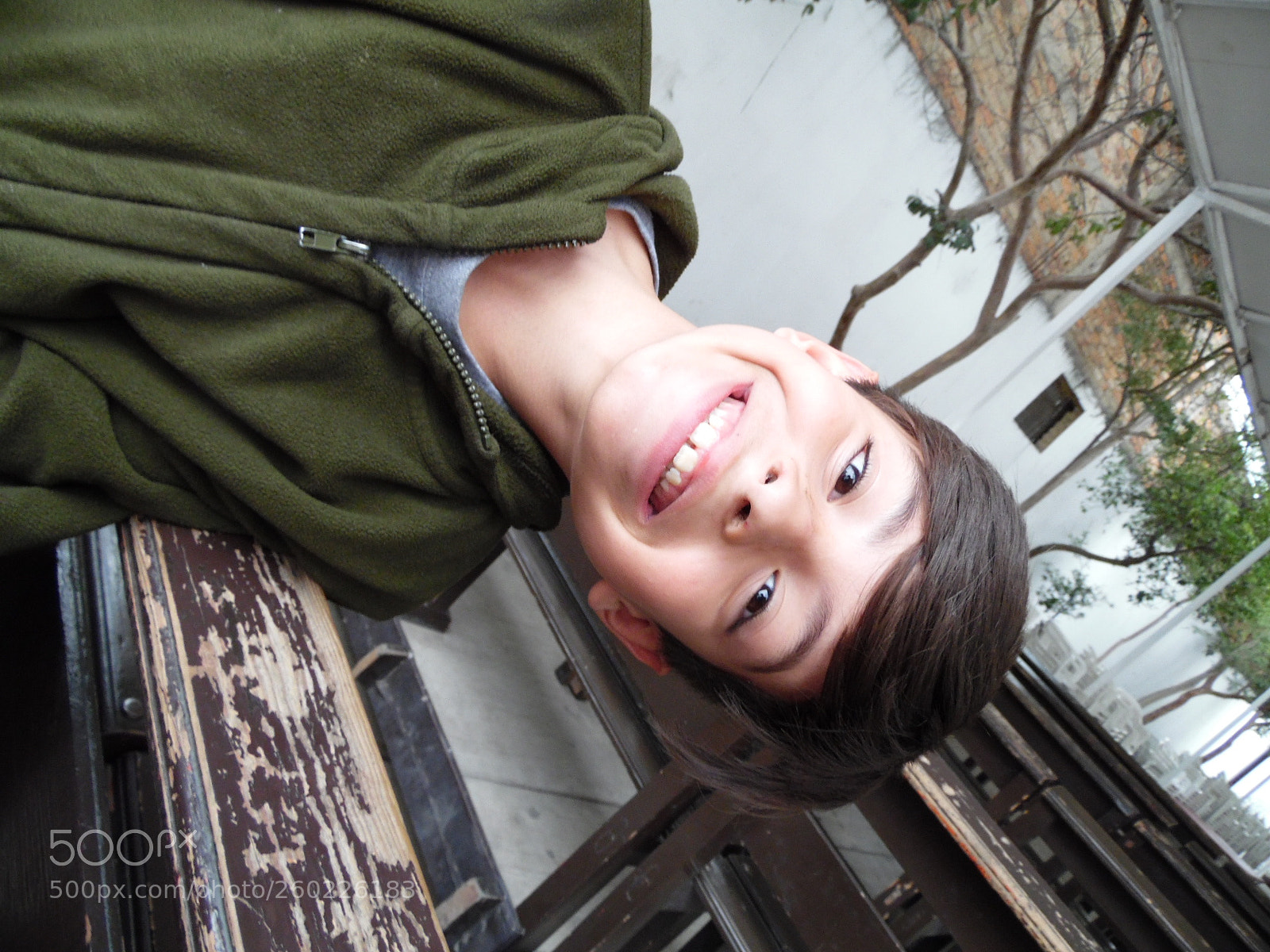 Samsung WB1100F/WB1101F/WB1102F sample photo. Happiness photography