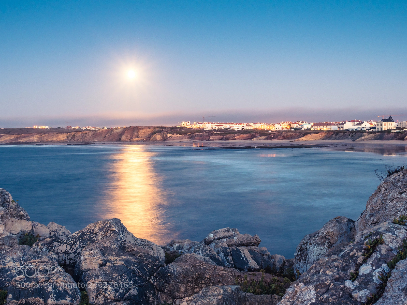 Olympus OM-D E-M1 Mark II sample photo. Full moon in portugal photography