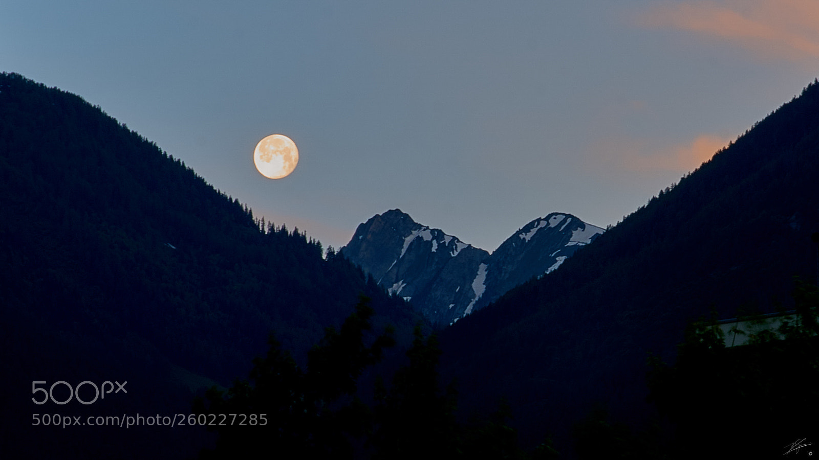 Sony a6000 sample photo. Later moon photography