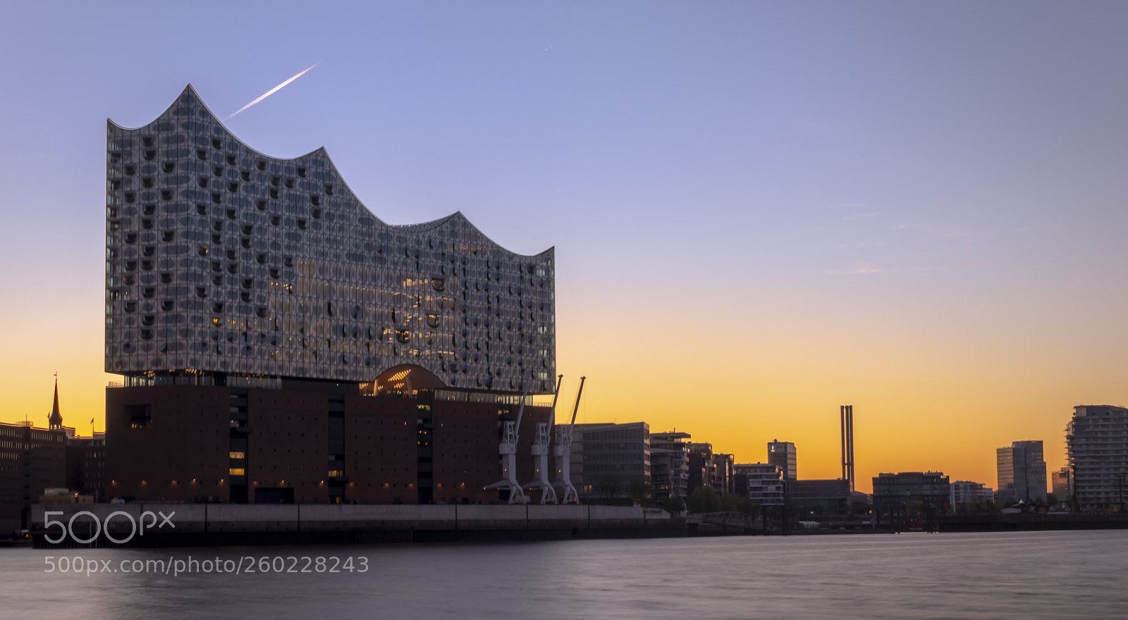 Canon EOS 200D (EOS Rebel SL2 / EOS Kiss X9) sample photo. Elbphilharmonie bei sonnenaufgang photography