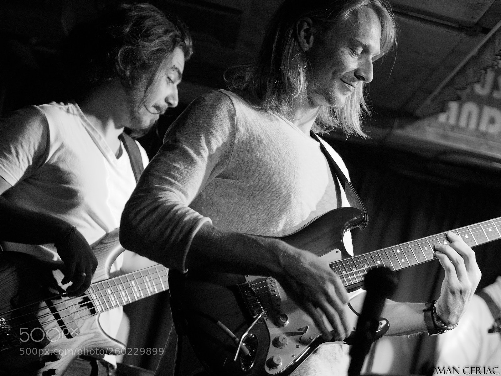 Olympus OM-D E-M10 II sample photo. Guitar symmetry photography