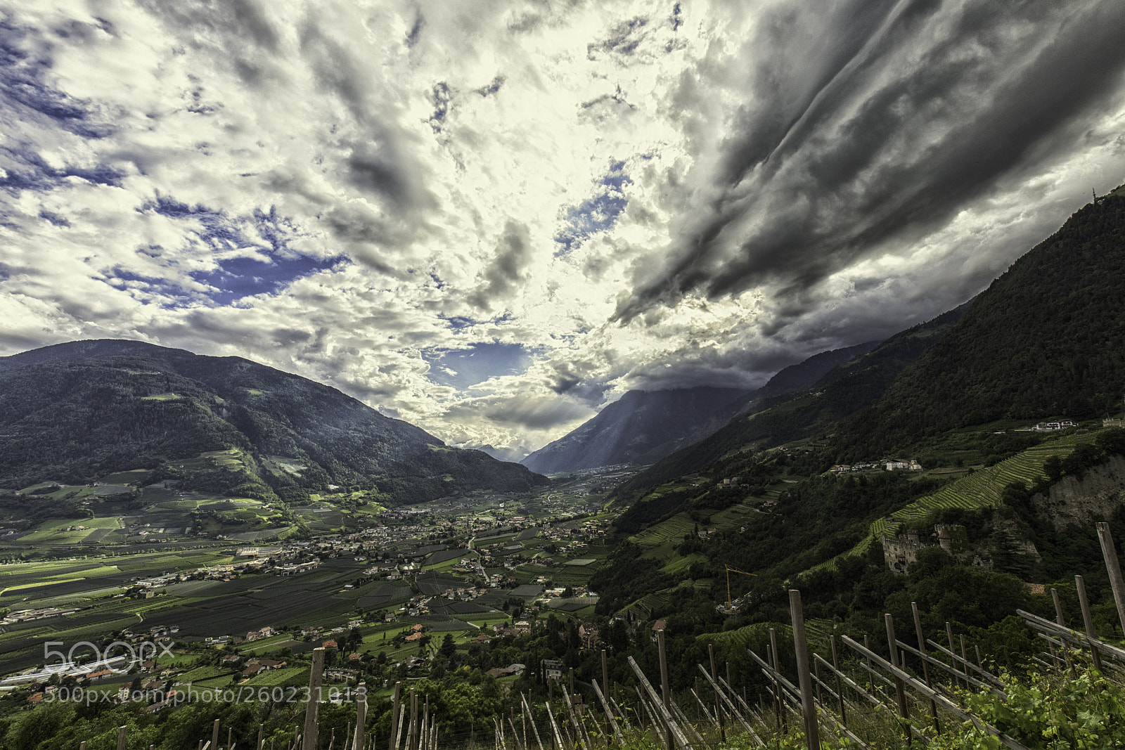 Canon EOS 5D Mark IV sample photo. Clouds shades on meran photography