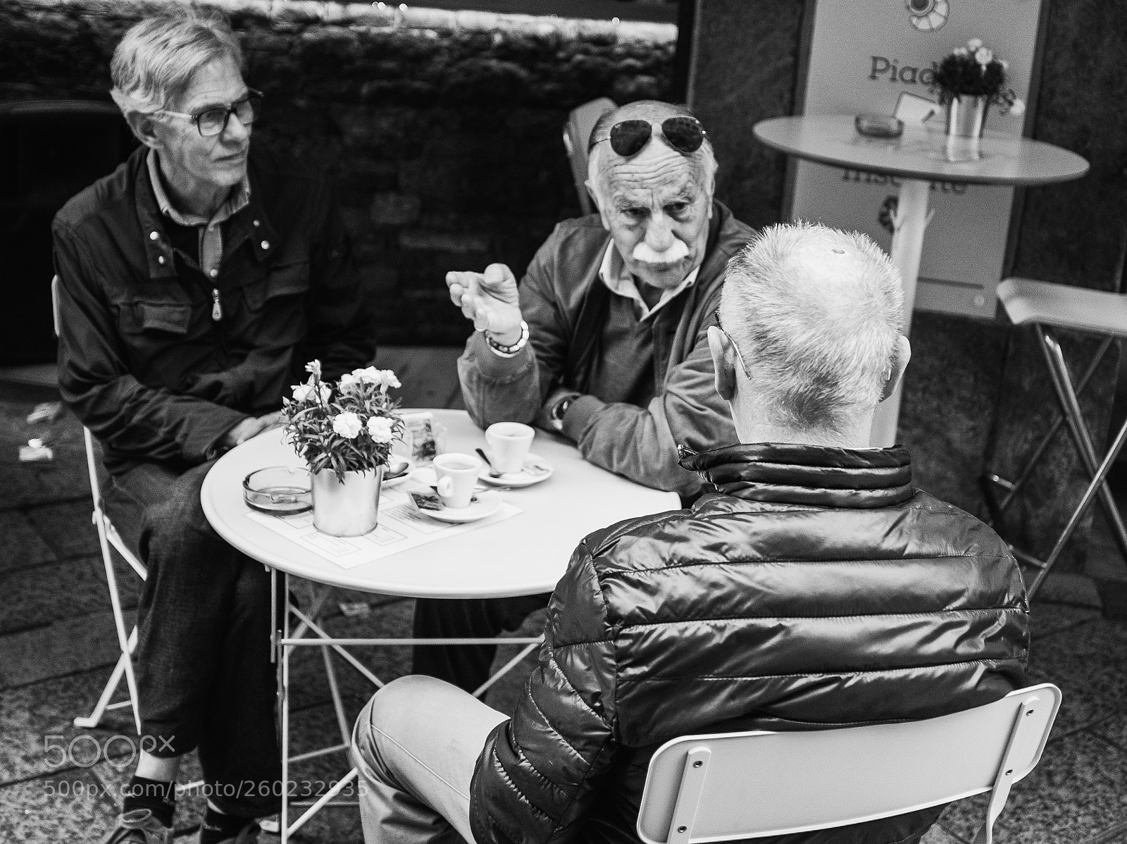 Fujifilm X100F sample photo. Diskussion am nachmittag photography