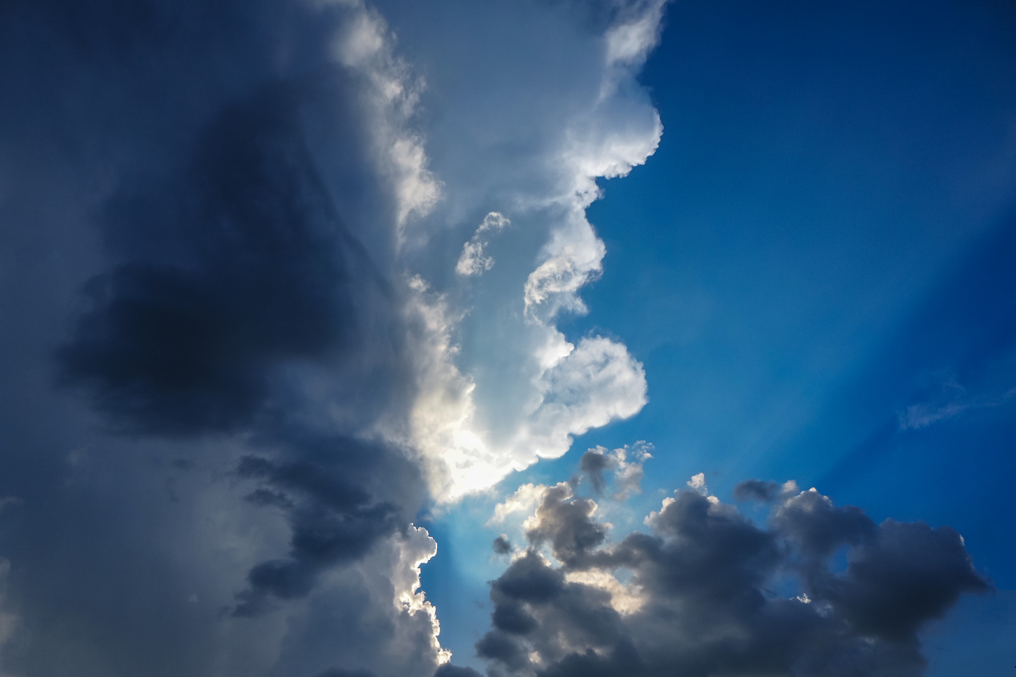 Olympus OM-D E-M10 III sample photo. Sunset through storm clouds photography