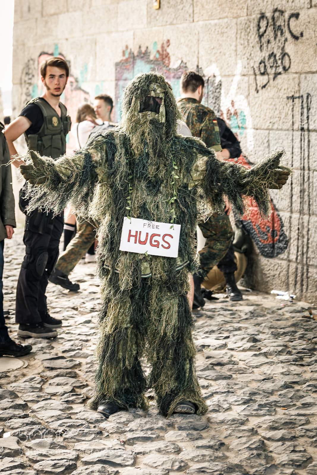 Canon EOS 6D Mark II sample photo. Free hugs photography