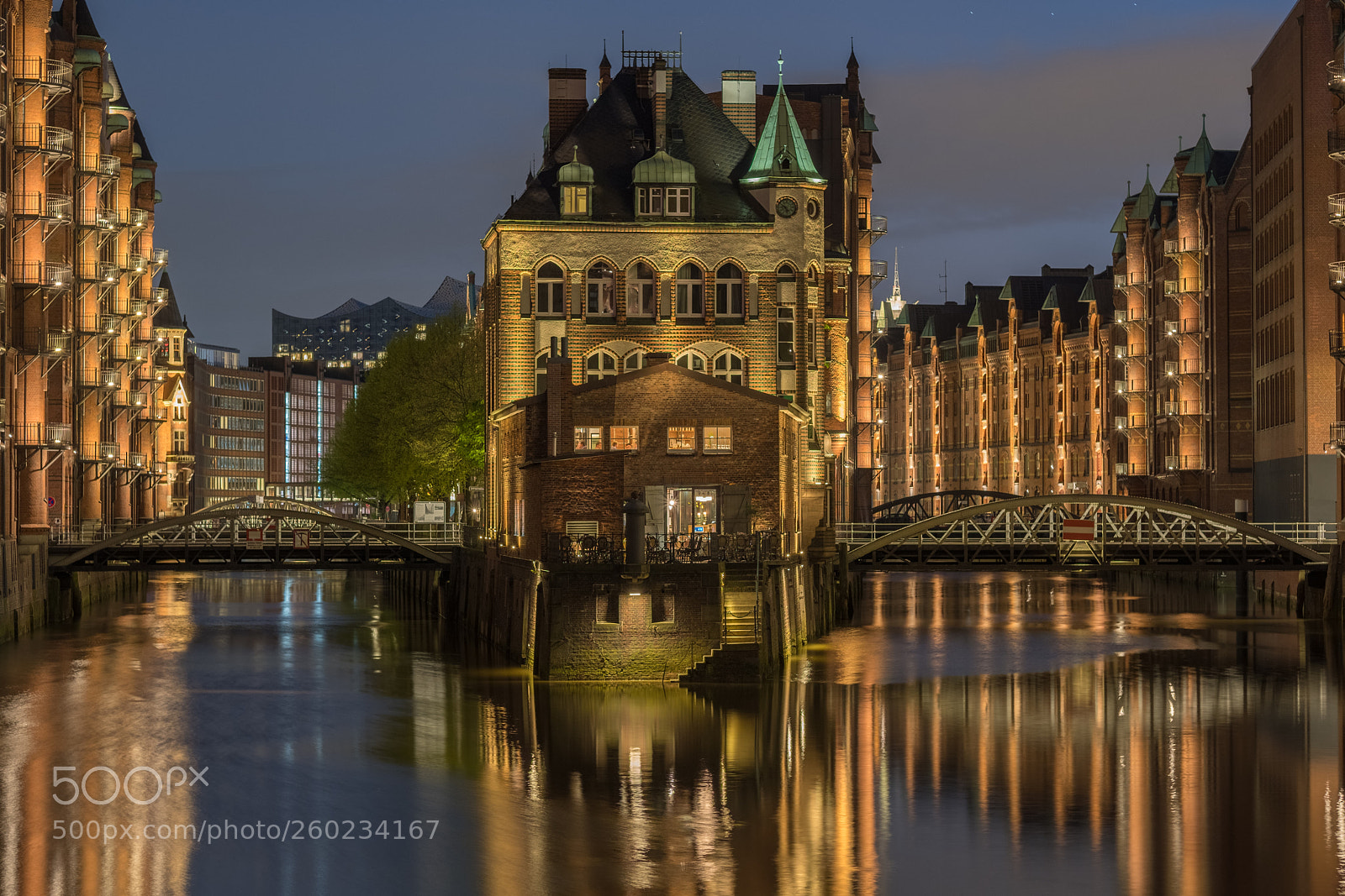 Fujifilm X-T2 sample photo. Hamburg - wasserschloss in photography