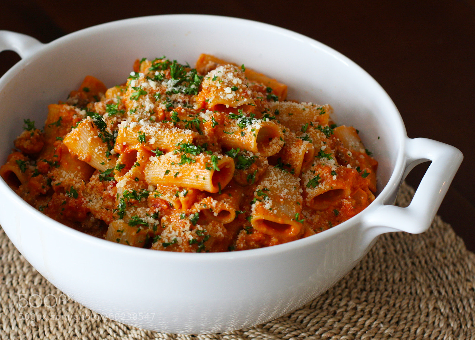 Canon EOS 40D sample photo. Rigatoni with sauce photography