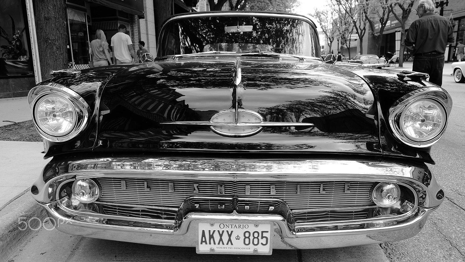 Fujifilm X-A1 sample photo. An old oldsmobile photography