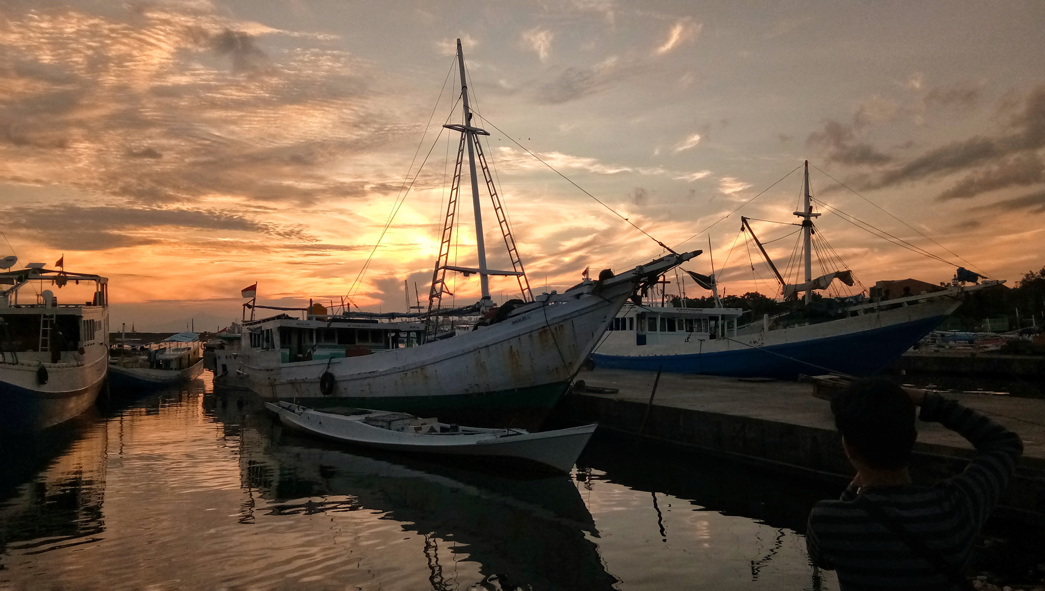 vivo 1601 sample photo. Boat photography