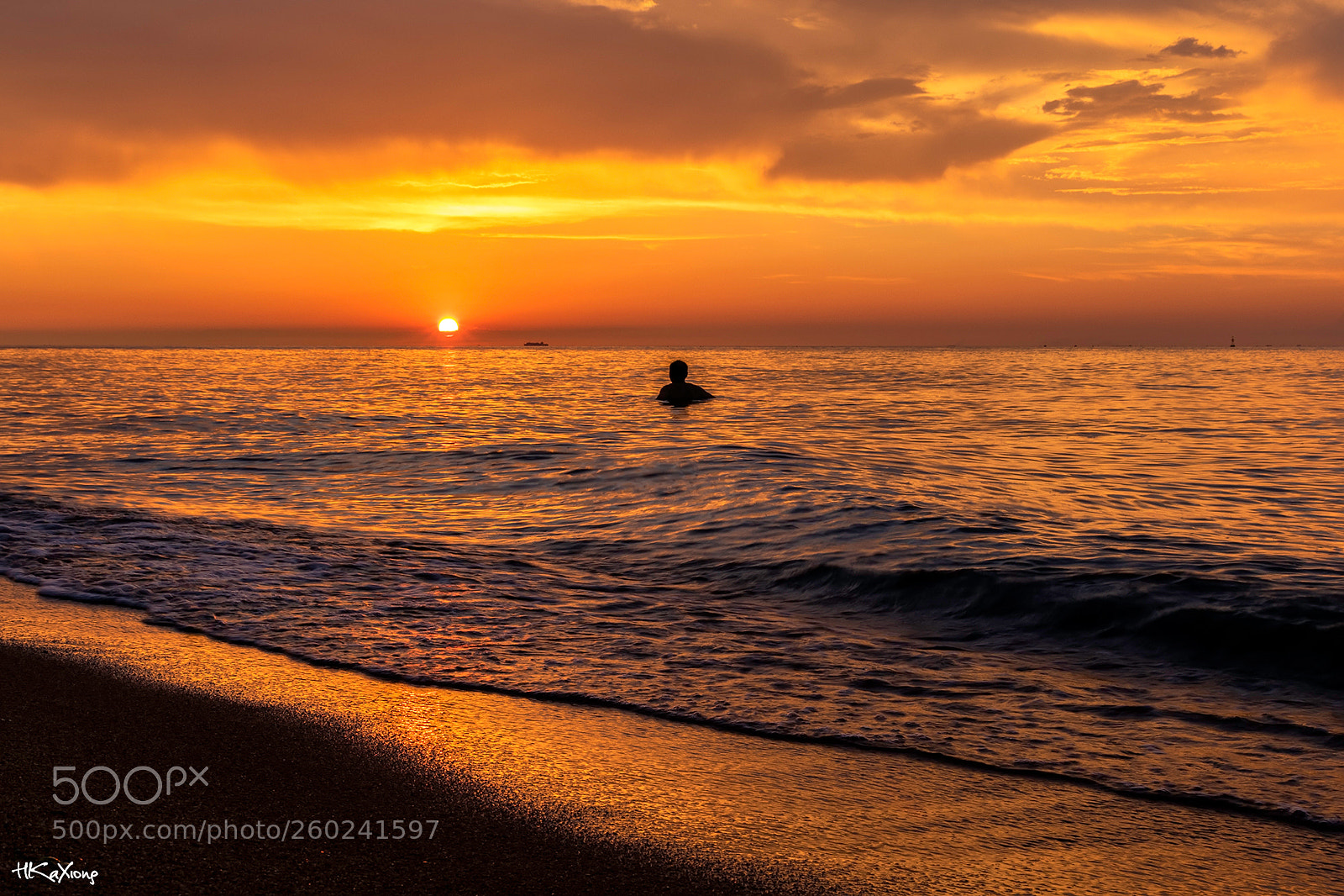 Canon EOS 7D Mark II sample photo. Sunset, sea and people photography