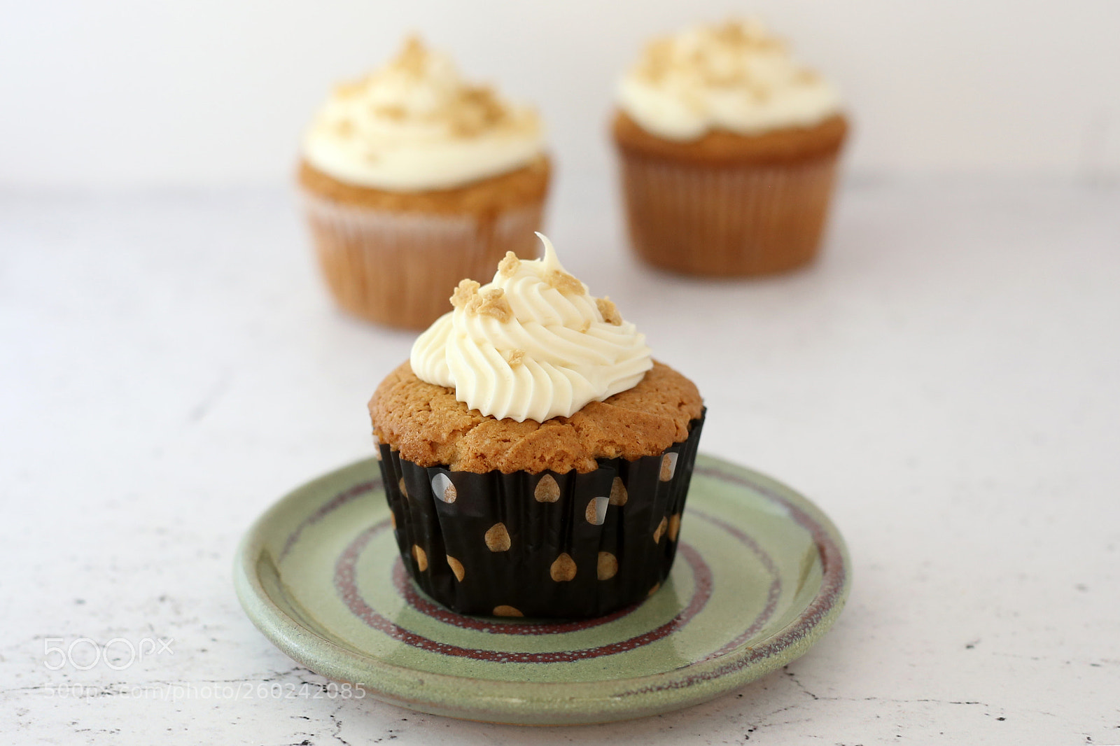 Canon EOS 6D sample photo. Peanut butter cupcakes three photography