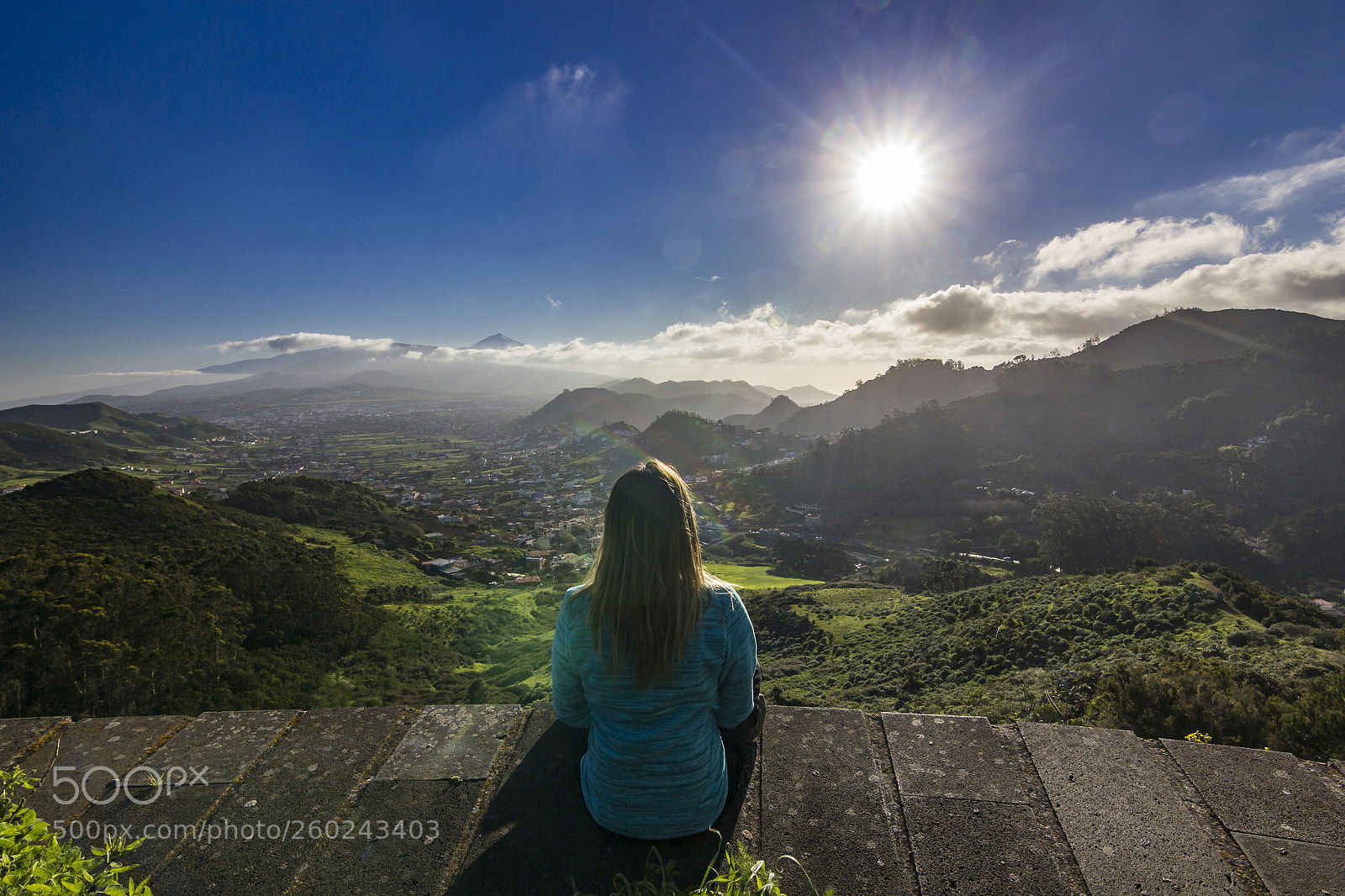 Canon EOS 550D (EOS Rebel T2i / EOS Kiss X4) sample photo. Girl sitting with view photography